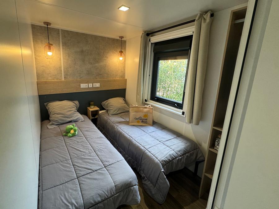Mobilhome 8 personnes - Premium - 4 chambres - 3 salles de bain + Terrasse couverte + Clim réversible + TV 5