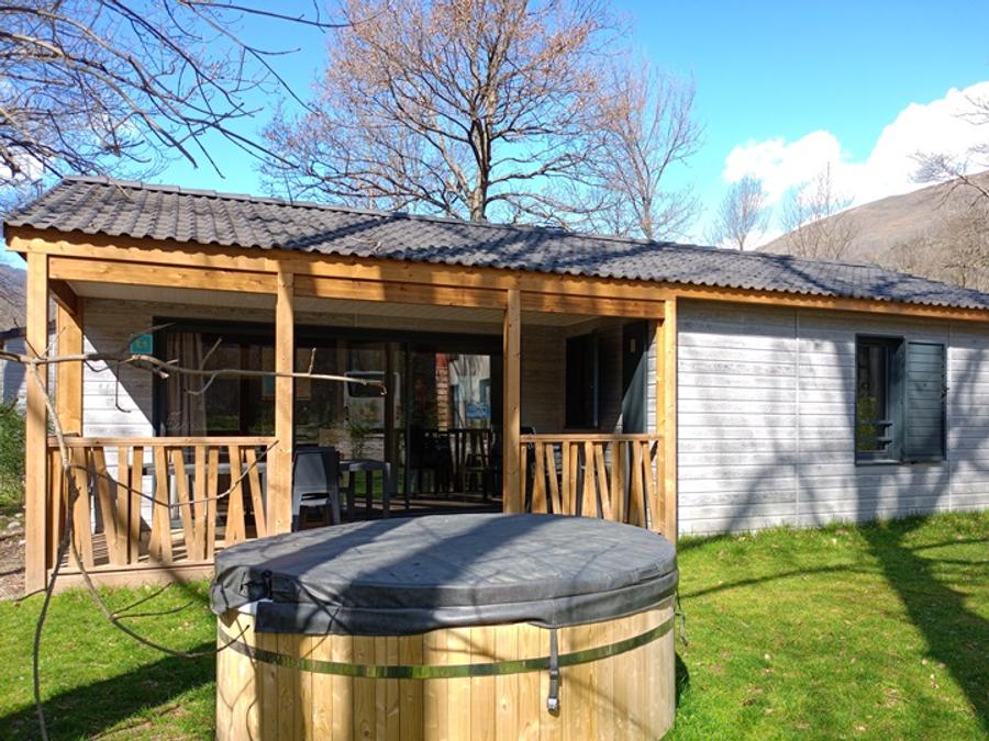 Chalet 6 personnes - SPA Premium 56m² - 3 chambres + Terrasse couverte + Clim réversible + TV 0