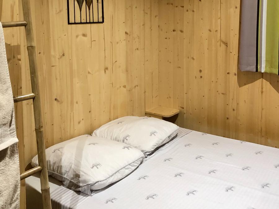 Insolite 2 personnes - ROULOTTE INSOLITE Vue Réserve - Draps, serviettes et ménage inclus 7