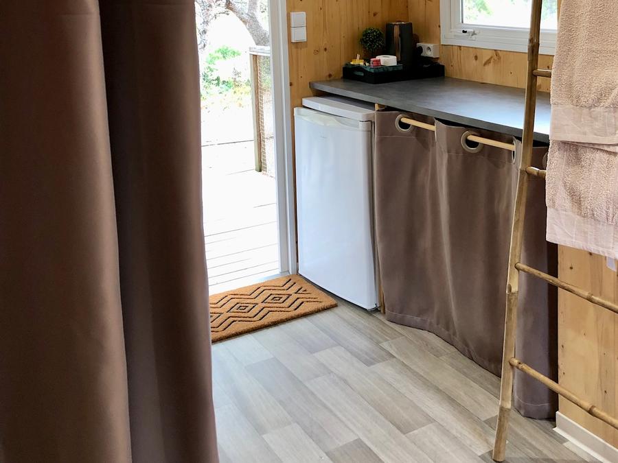 Insolite 2 personnes - ROULOTTE INSOLITE Vue Réserve - Draps, serviettes et ménage inclus 8