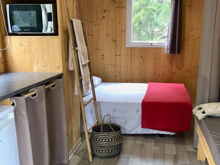 Insolite 2 personnes - ROULOTTE INSOLITE Vue Réserve - Draps, serviettes et ménage inclus 4