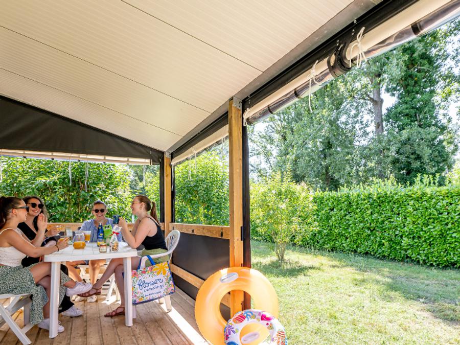 Bungalow toilé 5 personnes - Standard 27m² 2 chambres avec WC - sans salle de bains + terrasse couverte 2