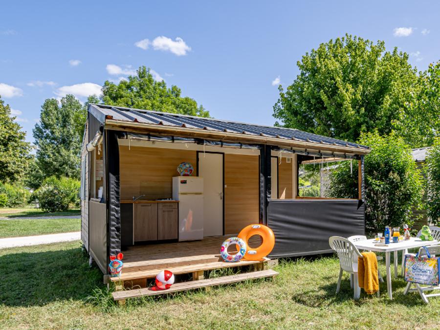 Bungalow toilé 5 personnes - Standard 27m² 2 chambres avec WC - sans salle de bains + terrasse couverte 1