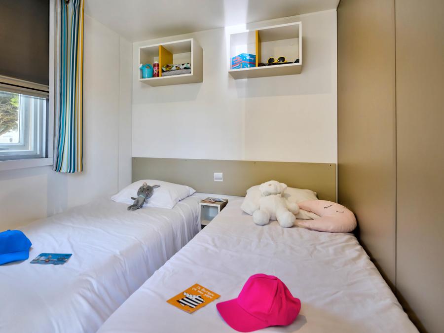 Mobilhome 4 personnes - Mobil-Home Bois Confort 30m² 2 chambres + terrasse semi-couverte + TV + CLIM 4 pers. 5