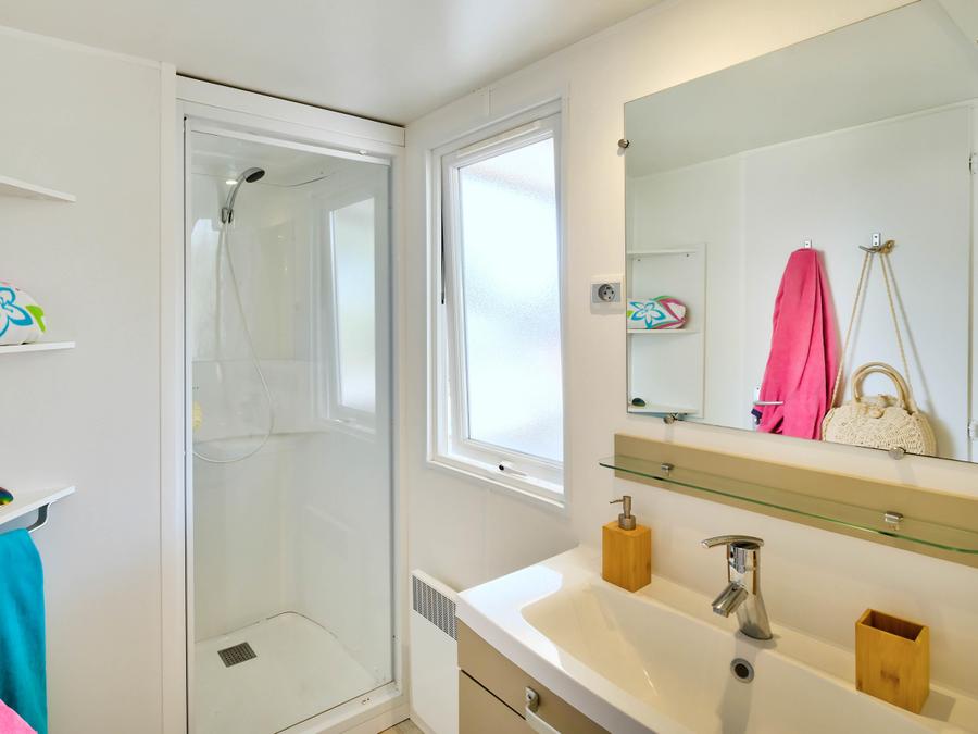 Mobilhome 4 personnes - Mobil-Home Bois Confort 30m² 2 chambres + terrasse semi-couverte + TV + CLIM 4 pers. 2