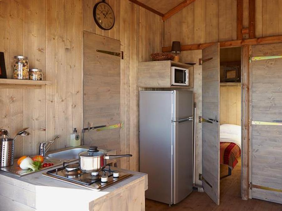 Hébergement 4 personnes - Cabane Lodge Bois sur pilotis Standard 38m² (2 chambres) dont terrasse couverte 12m² + TV 4 pers.&nbsp; 3