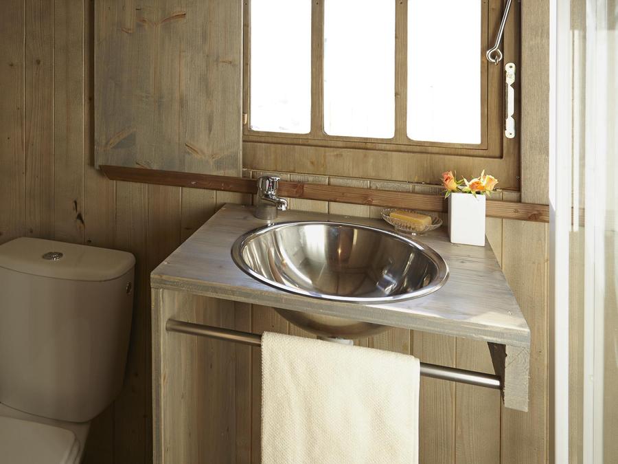 Hébergement 4 personnes - Cabane Lodge Bois sur pilotis Standard 38m² (2 chambres) dont terrasse couverte 12m² + TV 4 pers.&nbsp; 4