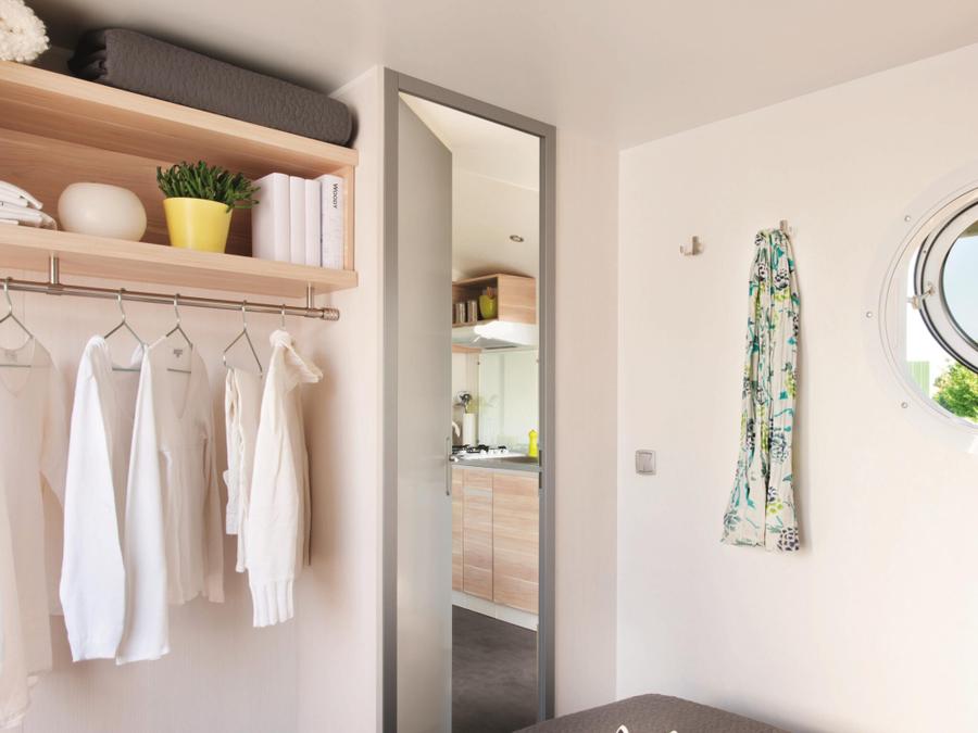 Mobilhome 4 personnes - Standard 27 m² 2 chambres dont terrasse semi-couverte 7 m² + TV 3