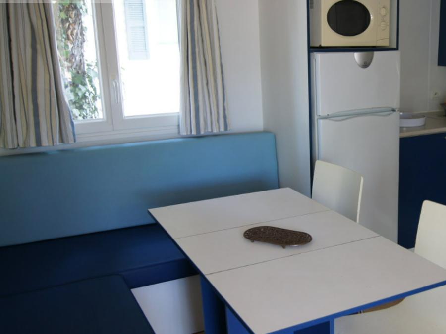 Mobilhome 6 personnes - Agaric ' spécial bébé' - 6 personnes - 2 chambres ' lit parapulie, pousssette canne et réhausseur de chaise' 3