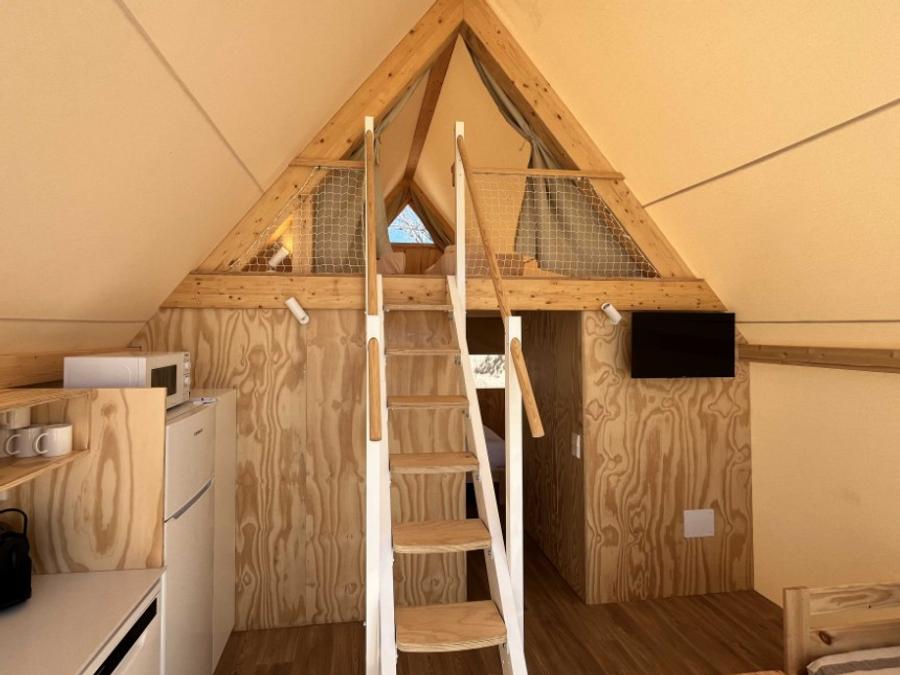 Tente en toile et en bois 4 personnes - Glamping Kentia 1