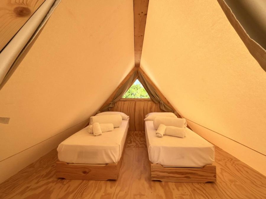 Tente en toile et en bois 4 personnes - Glamping Kentia 5