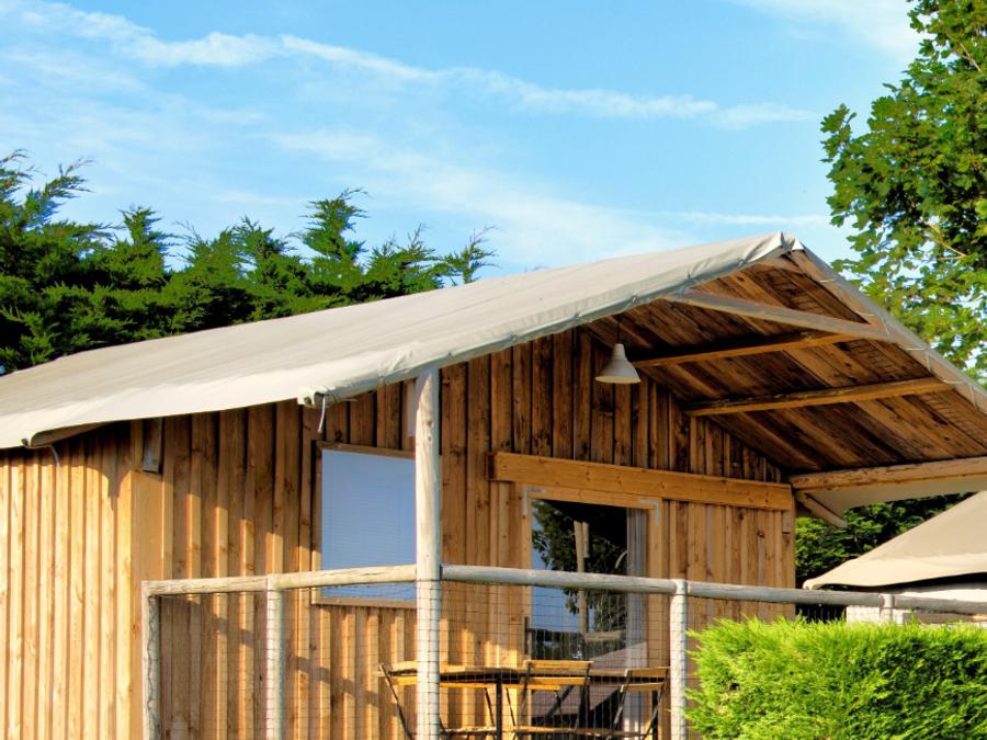 Tente en toile et en bois 4 personnes - Cabane Lodge Bois sur Pilotis Standard 34m² (2 chambres) dont terrasse couverte 11m² 4 pers. 0