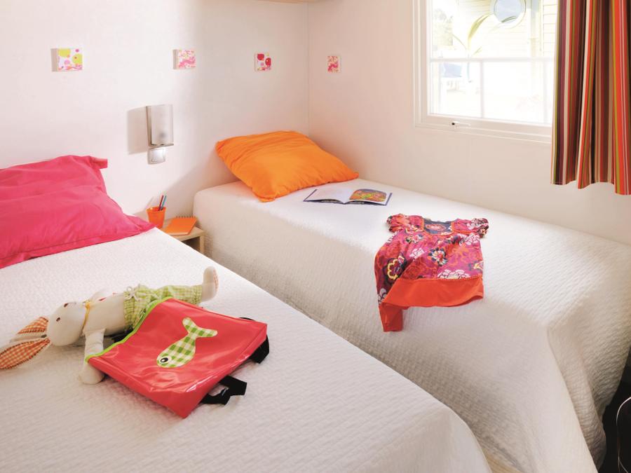 Mobilhome 6 personnes - Mobil home Confort 31m² (3 chambres) + TV + terrasse semi-couverte de 18 m² 6 pers. 4