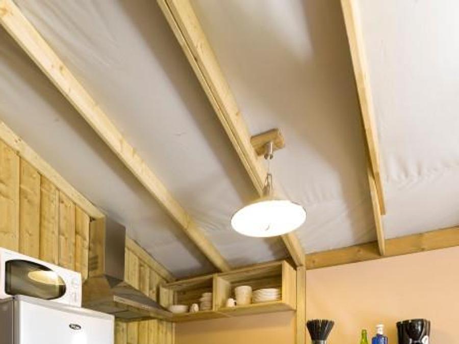 Tente en toile et en bois 5 personnes - Sweetflower Confort 43m² (2 chambres) + TV + draps + serviettes + terrasse semi-couverte de 11m² 4/5 pers. 4