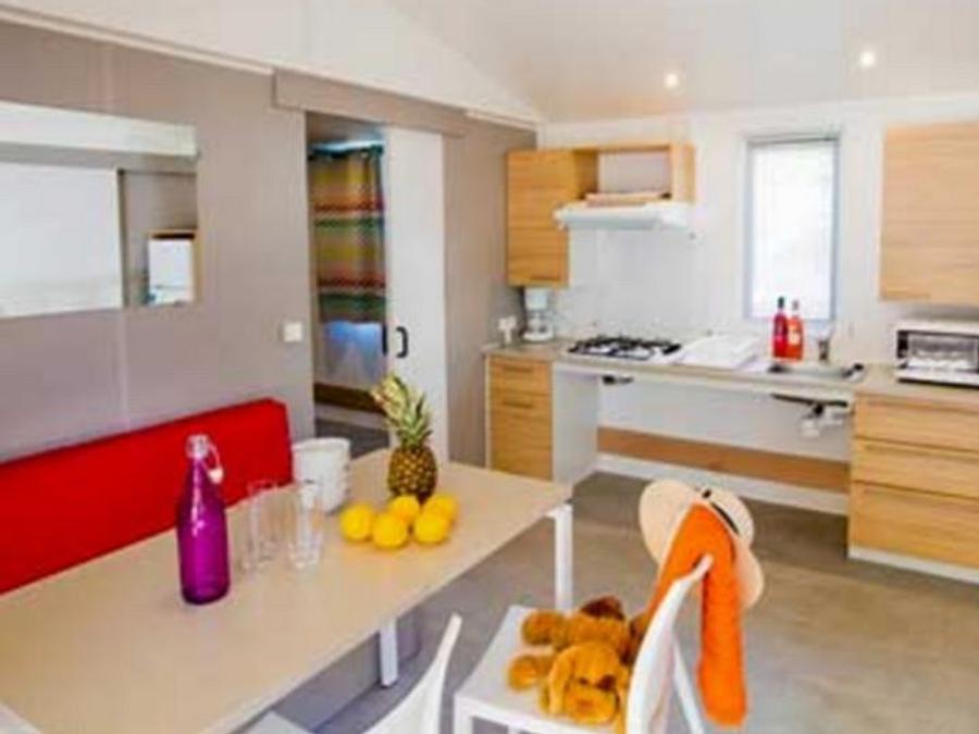 Mobilhome 4 personnes - Mobil-home Confort 29m² (2 chambres) + adapté aux personnes à mobilité réduite + TV + terrasse 7