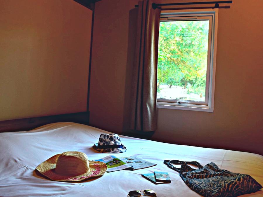 Chalet 5 personnes - Lodge VIP Premium 34m² - vue sur lac (2 chambres) + TV + draps + serviettes + terrasse couverte 11m² 4/5 pers. 4