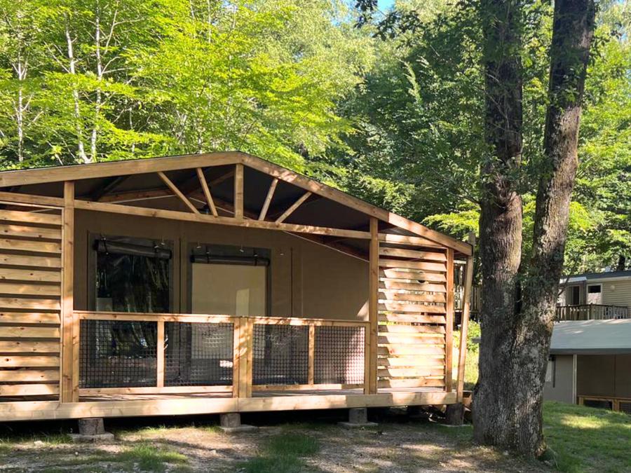 Bungalow toilé 5 personnes - Cabane toilée Cotton Flower Confort 28m² (2 chambres) + TV + terrasse couverte 16m² 4/5 pers. 0
