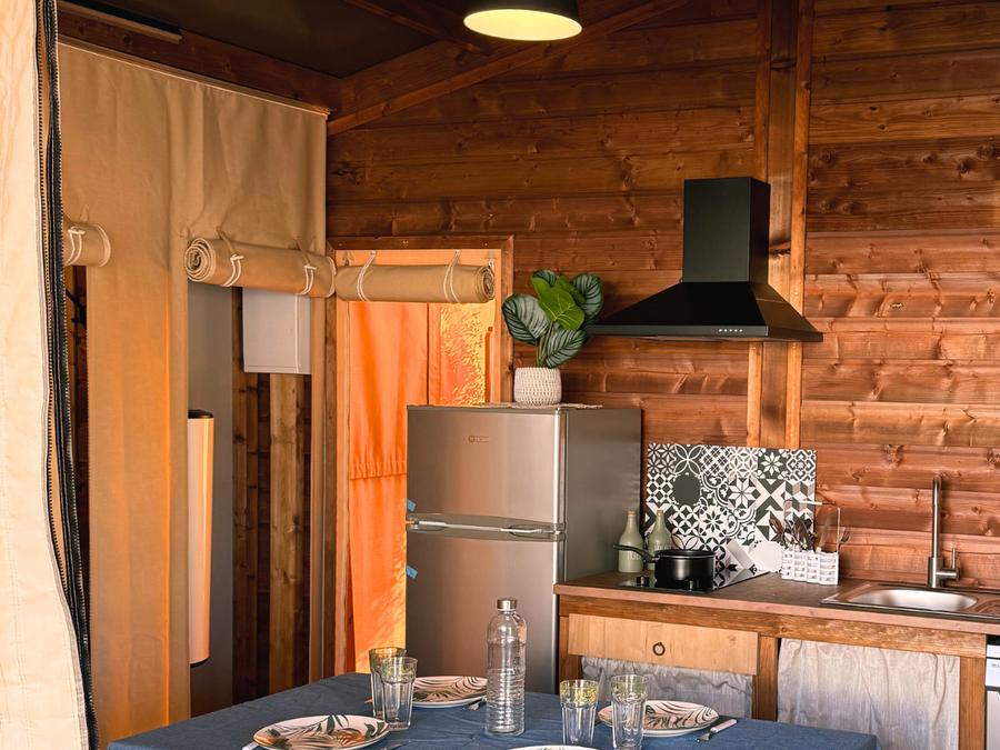 Bungalow toilé 5 personnes - Cabane toilée Cotton Flower Confort 28m² (2 chambres) + TV + terrasse couverte 16m² 4/5 pers. 1