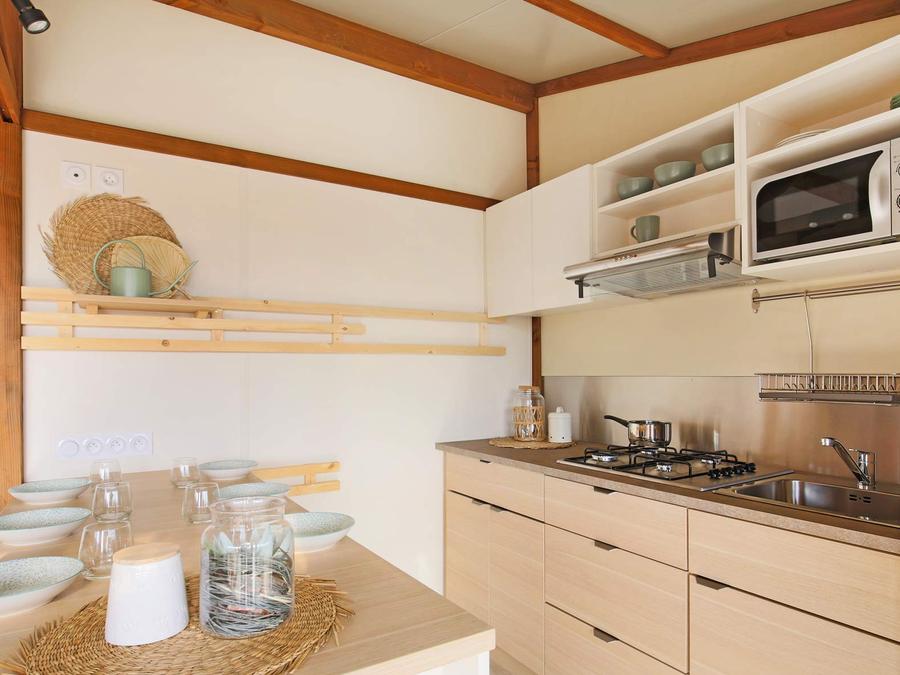 Mobilhome 7 personnes - Gamme FAMILY Chalet PORTLAND- Grande baie vitrée pour accéder à la terrasse : luminosité garantie! 5
