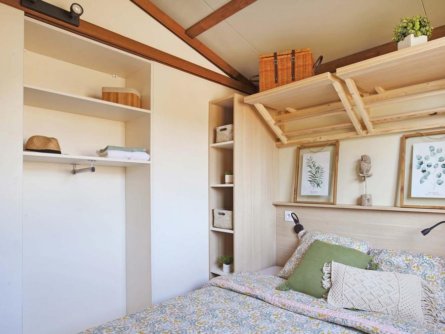 Mobilhome 7 personnes - Gamme FAMILY Chalet PORTLAND- Grande baie vitrée pour accéder à la terrasse : luminosité garantie! 9