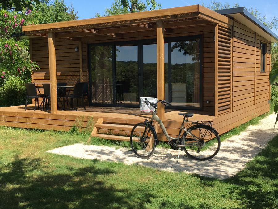 Mobilhome 7 personnes - Gamme FAMILY Chalet PORTLAND- Grande baie vitrée pour accéder à la terrasse : luminosité garantie! 11