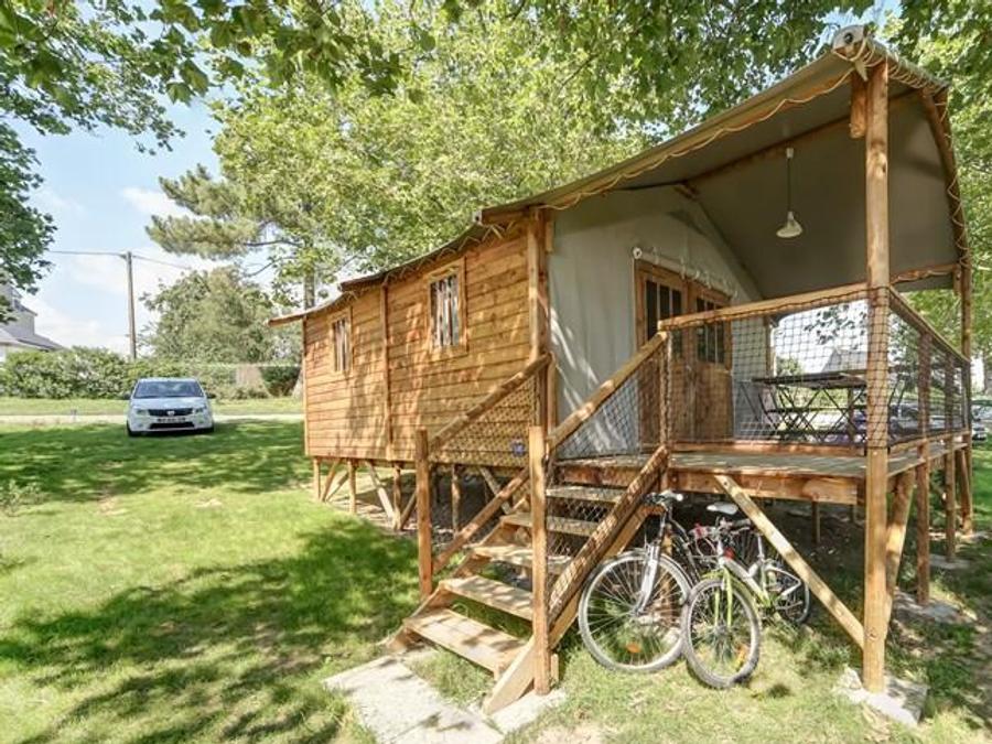 Tente en toile et en bois 4 personnes - Cabane Lodge Bois sur pilotis STANDARD 38m² (2 chambres) dont terrasse couverte de 8m² 0