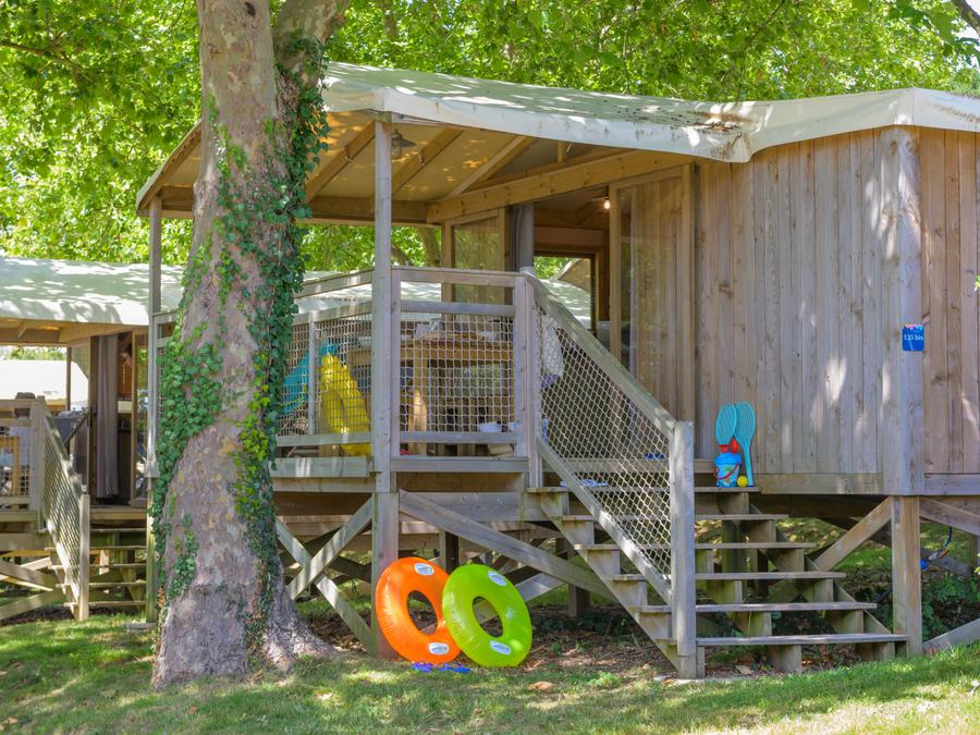 Tente en toile et en bois 4 personnes - Cabane Lodge Cosyflower PREMIUM 38m² (2 chambres) dont terrasse couverte 10m² + TV + draps inclus 1