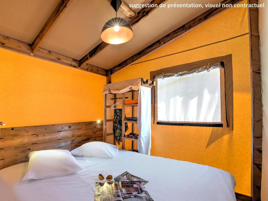 Tente en toile et en bois 5 personnes - Ecolodge Cotton Toilée CONFORT 32m² (2 chambres) + terrasse couverte 11m² + TV 4