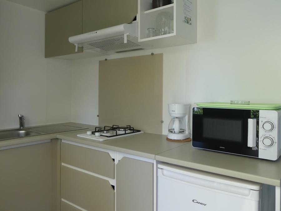 Mobilhome 2 personnes - Mobil home Confort 18m² - 1 chambre + terrasse couverte + TV 2 pers 1