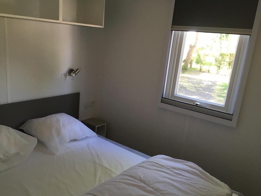 Mobilhome 6 personnes - Homeflower Premium 31m² - 3 chambres + terrasse semi-couverte + lave-vaisselle + TV 6 pers 3