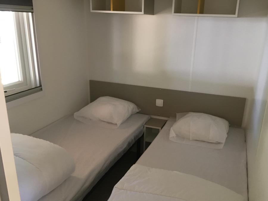 Mobilhome 6 personnes - Homeflower Premium 31m² - 3 chambres + terrasse semi-couverte + lave-vaisselle + TV 6 pers 4