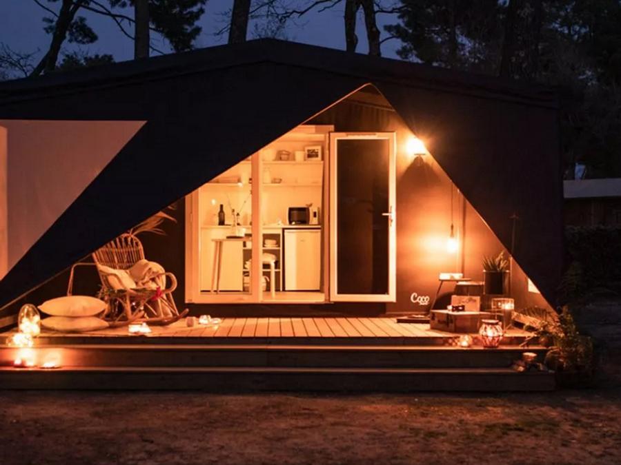 Tente en toile et en bois 4 personnes - Ecrin Cocoon Insolite 16m² (sans sanitaires) 2 chambres + Terrasse couverte 14 m²+ TV + Coin Cuisine 4 pers 0