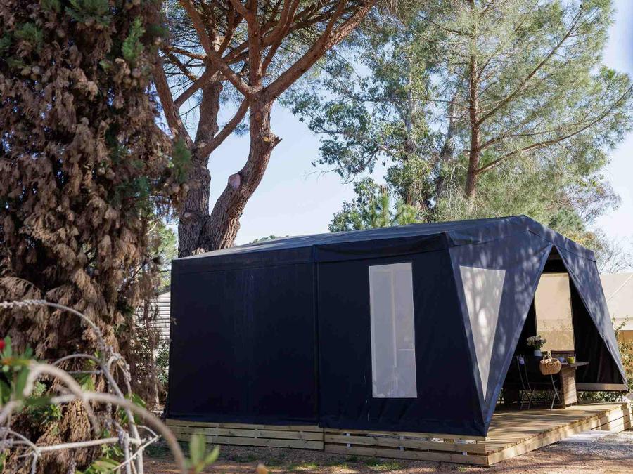 Tente en toile et en bois 4 personnes - Ecrin Cocoon Insolite 16m² (sans sanitaires) 2 chambres + Terrasse couverte 14 m²+ TV + Coin Cuisine 4 pers 0