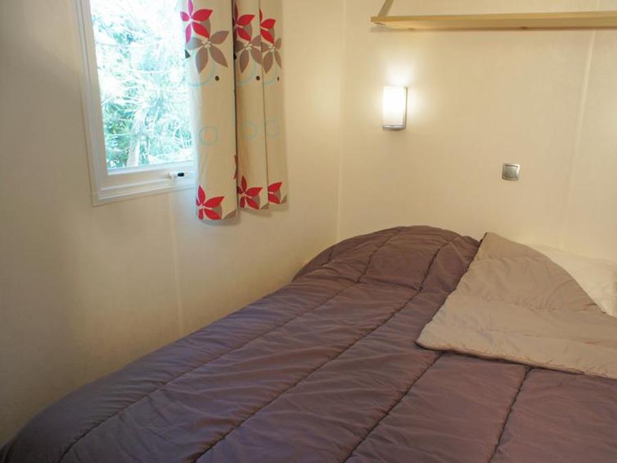 Mobilhome 4 personnes - Mobil-Home PIN PARASOL Standard 30m² (2 chambres) - terrasse couverte 8 m²- TV-NON CLIMATISE 4 pers 7