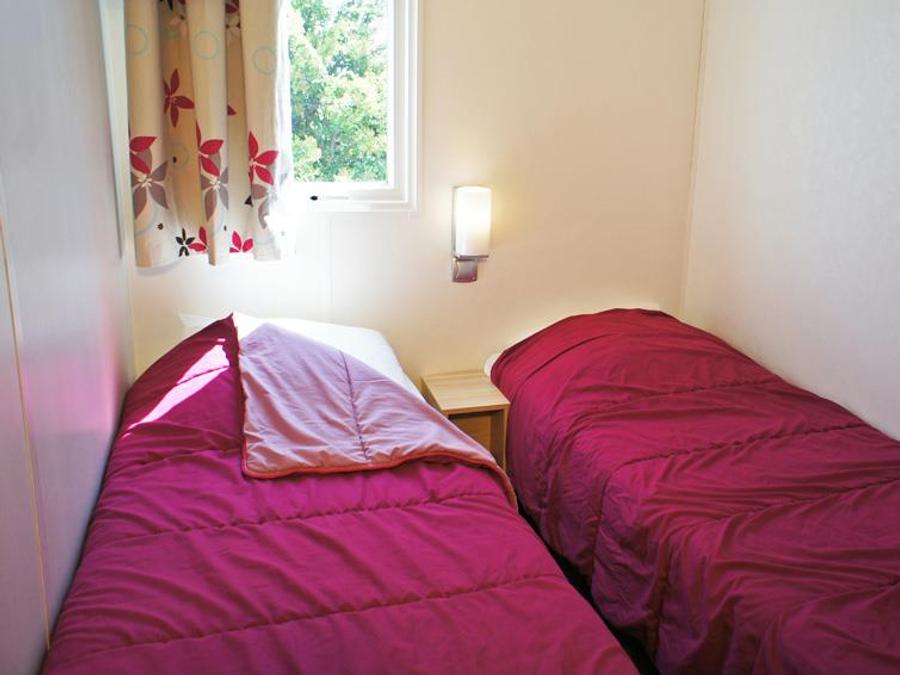 Mobilhome 4 personnes - Mobil-Home PIN PARASOL Standard 30m² (2 chambres) - terrasse couverte 8 m²- TV-NON CLIMATISE 4 pers 6