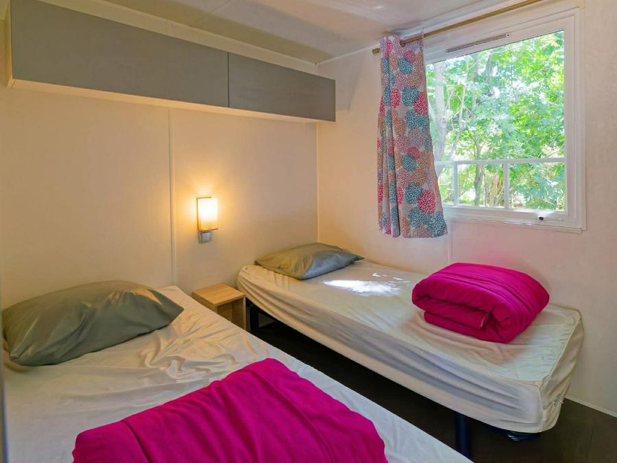 Mobilhome 4 personnes - Mobil-Home OLIVIER Confort 29m² (2 chambres) - terrasse 9 m²+ TV + Climatisation 4 pers 5