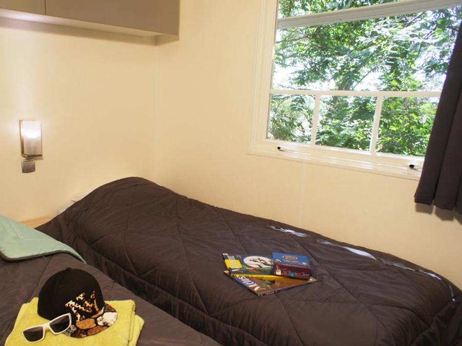 Mobilhome 4 personnes - Mobil-Home OLIVIER Confort 29m² (2 chambres) - terrasse 9 m²+ TV + Climatisation 4 pers 5