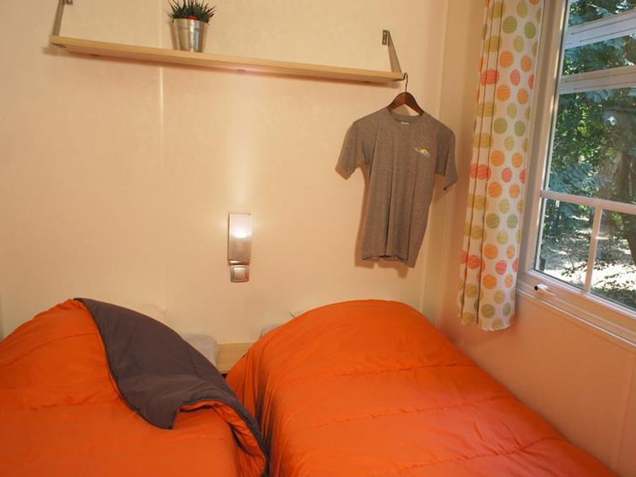 Mobilhome 6 personnes - Mobil-home CYPRES Confort 29m² (3 chambres) - terrasse couverte 16 m² - TV + Climatisation 6 pers 5