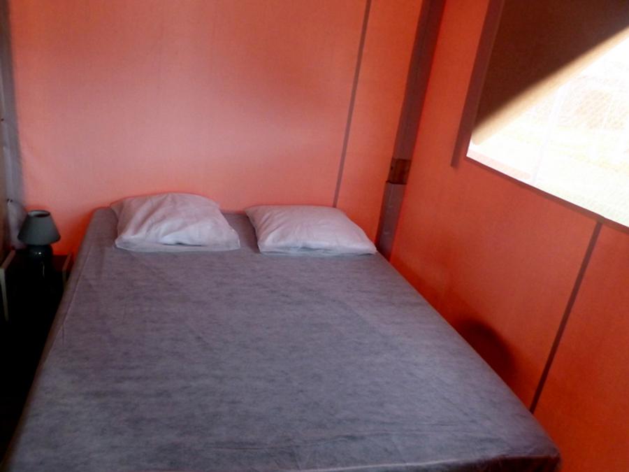 Tente en toile et en bois 4 personnes - Tente africaine lodge avec sanitaires 2