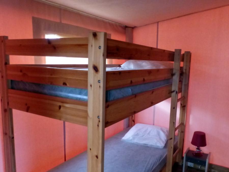 Tente en toile et en bois 4 personnes - Tente africaine lodge avec sanitaires 1