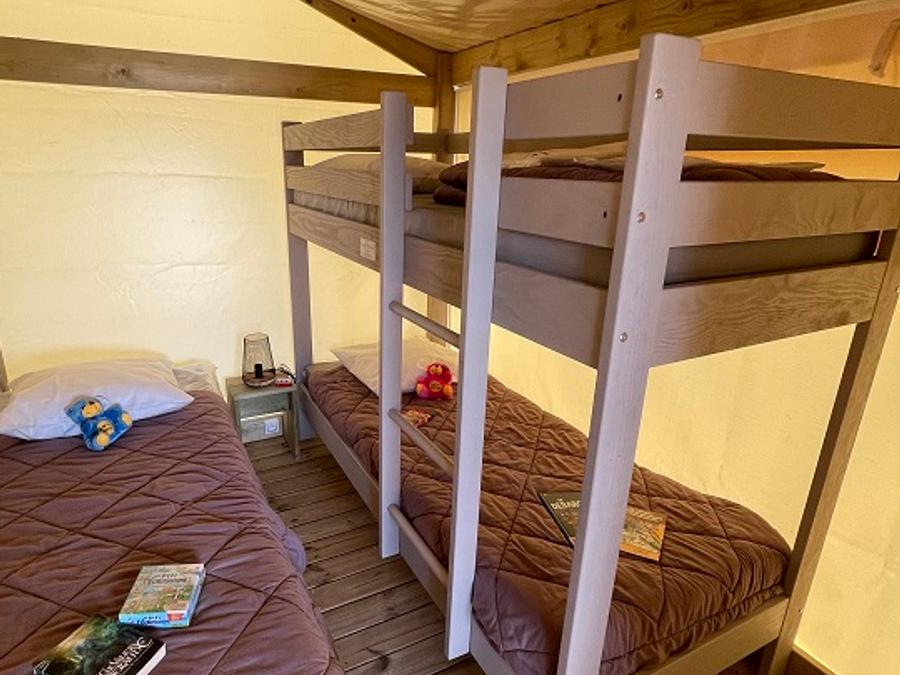 Tente en toile et en bois 5 personnes - Tente Lodge FreeFlower Standard 30m² (2 chambres) + Terrasse 5 pers 3