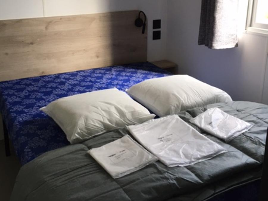 Mobilhome 4 personnes - Mobil-home confort 24 m2 (2 ch-4 pers) + TV + terrasse 4 pers 4