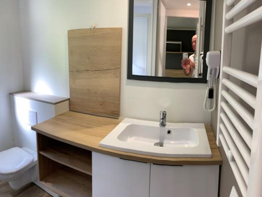 Mobilhome 6 personnes - exclusif, climatisé, wifi, 3 chambres, 2 salles de bain, 6 personnes. 4