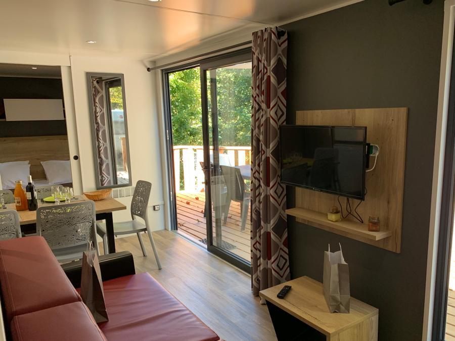 Mobilhome 6 personnes - exclusif, climatisé, wifi, 3 chambres, 2 salles de bain, 6 personnes. 1