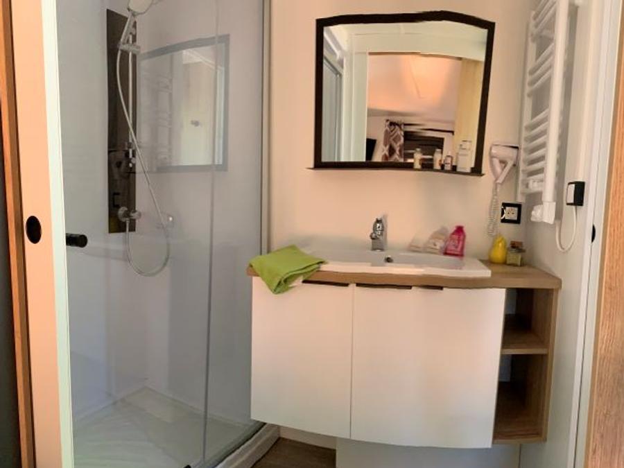 Mobilhome 6 personnes - exclusif, climatisé, wifi, 3 chambres, 2 salles de bain, 6 personnes. 3