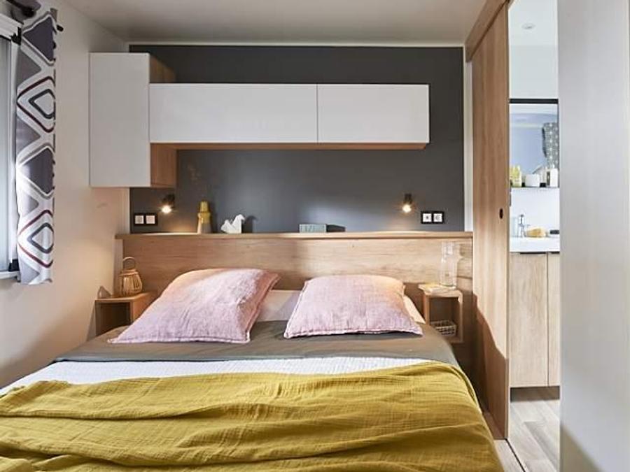 Mobilhome 6 personnes - exclusif, climatisation, wifi, 3 chambres, 2 salles de bain, 6 personnes dans village western 4