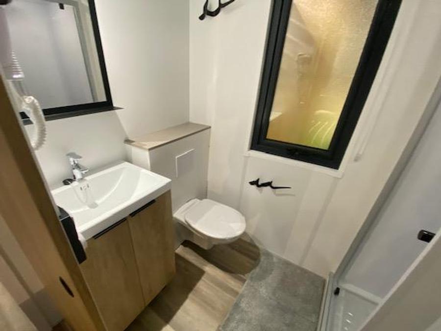 Mobilhome 6 personnes - exclusif, climatisation, wifi, 3 chambres, 2 salles de bain, 6 personnes dans village western 1