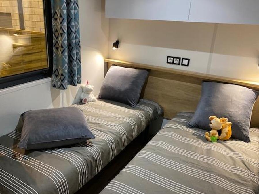 Mobilhome 4 personnes - Premium, 2 chambres, 2 salles d'eau, Climatisation, wifi, dans village western 4