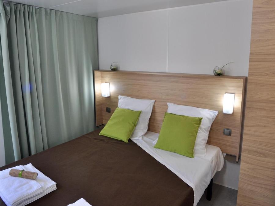 Mobilhome 4 personnes - Premium 2 chambres, climatisation, 2 cabanes trappeur 4