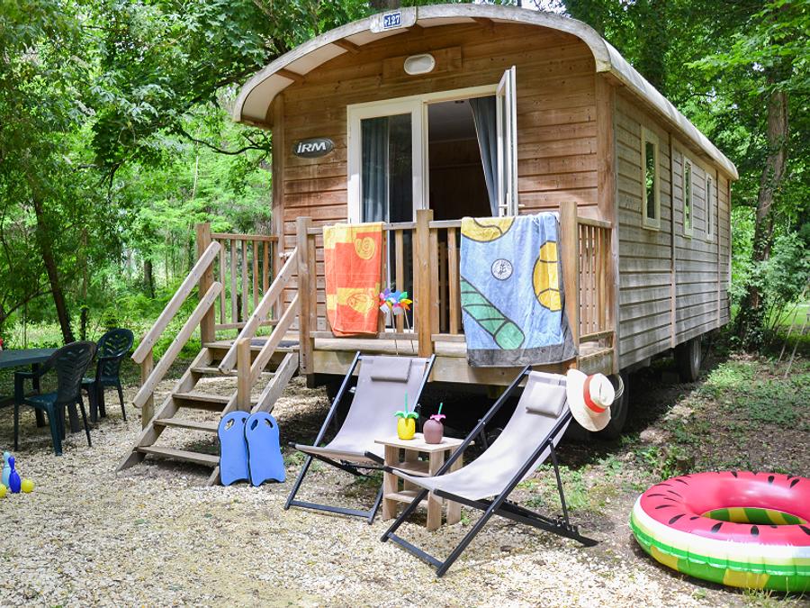 Hébergement 4 personnes - Roulotte Standard 20m² (2 chambres) - salon de jardin 4 pers. 0